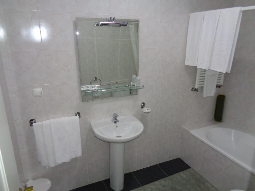 Quinta Do Alves Guest House ปาโซส เด เฟเฮรา ภายนอก รูปภาพ